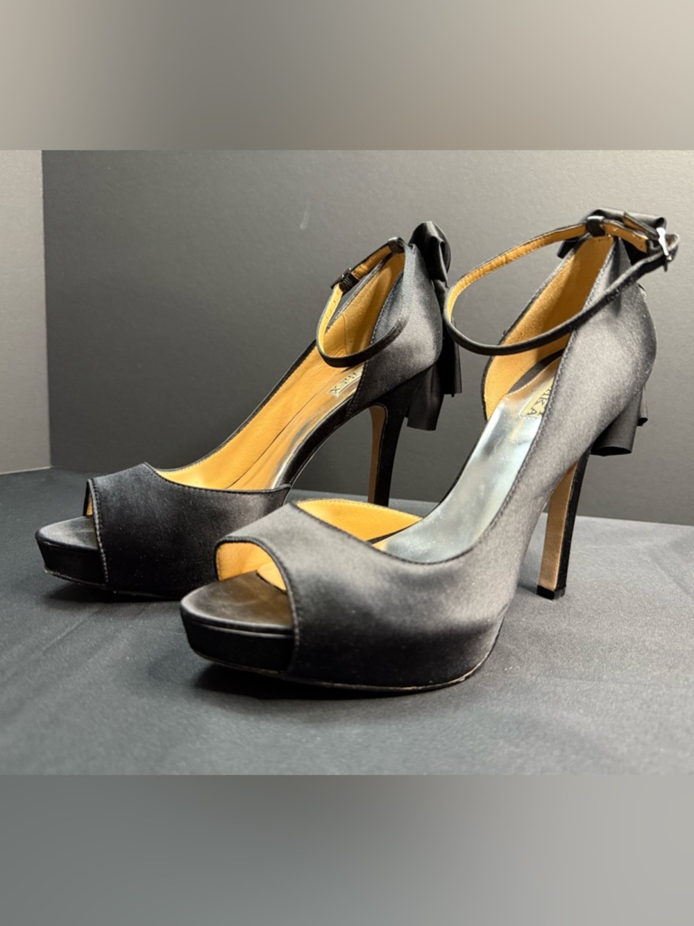 Badgley Mischka Black Satin Bow Ribbon Formal Wedding Party Bridesmaid High Heel